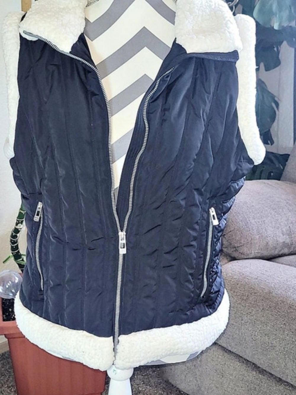 Calvin Klein Performance Sherpa Trim Puffer Vest in Black & White Size Large